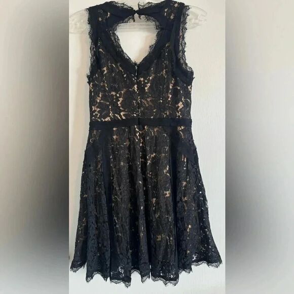 Heartloom Revolve Sera Lace Dress | Size Large | Black with
Tan lining - Picture 4 of 9